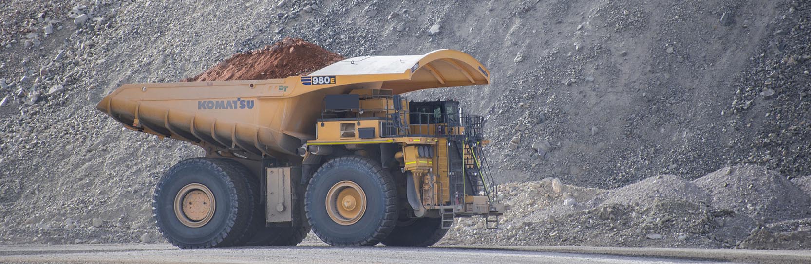 Equipos Mina Komatsu 980E y Equipos de Apoyo.